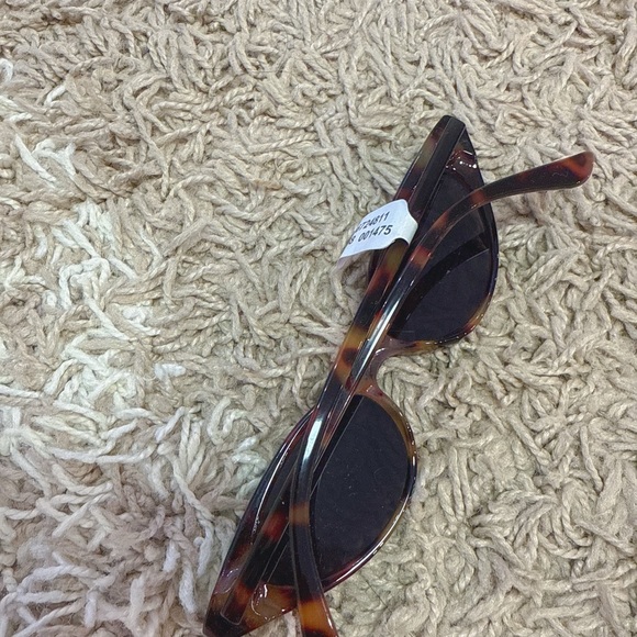 NEW URBAN OUTFITTERS Stylish Tortoise Shell Sunglasses - Picture 3 of 6